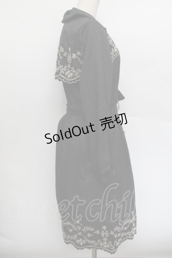 画像2: axes femme / 刺繍入りトレンチコート  黒 S-26-01-04-020-AX-CO-HR-ZS (2)