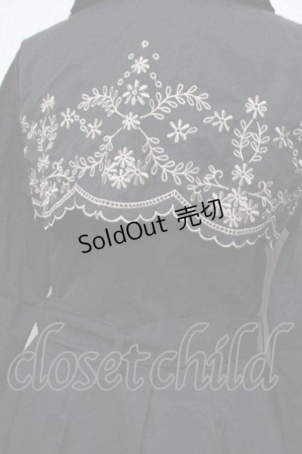 画像4: axes femme / 刺繍入りトレンチコート  黒 S-26-01-04-020-AX-CO-HR-ZS (4)