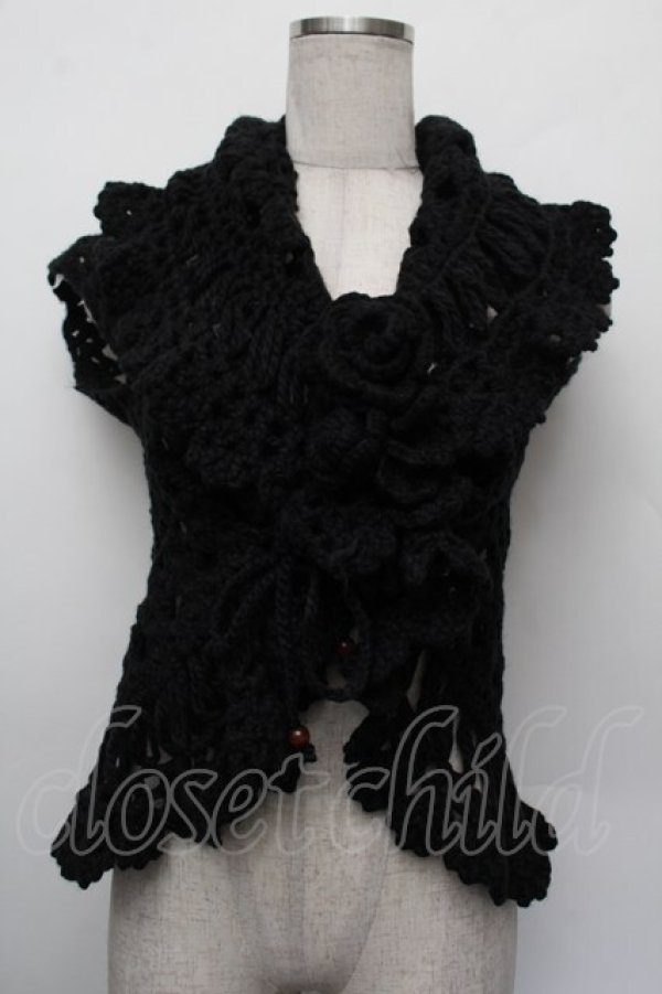 画像1: PINK HOUSE / ローズモチーフブローチ付きハンドニットベスト  黒 S-26-01-08-017-LO-TO-HR-ZS (1)