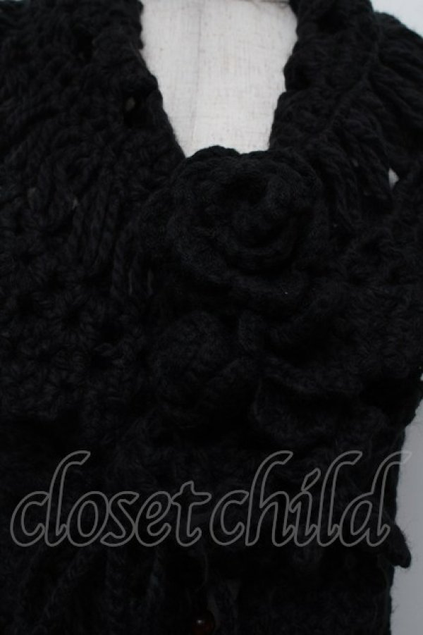 画像2: PINK HOUSE / ローズモチーフブローチ付きハンドニットベスト  黒 S-26-01-08-017-LO-TO-HR-ZS (2)