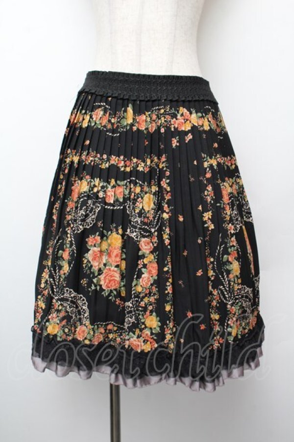 画像1: axes femme / スカーフ柄プリーツスカート  黒 S-26-01-10-061-AX-SK-HR-ZS (1)