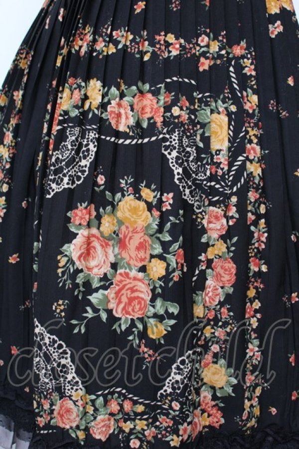 画像3: axes femme / スカーフ柄プリーツスカート  黒 S-26-01-10-061-AX-SK-HR-ZS (3)