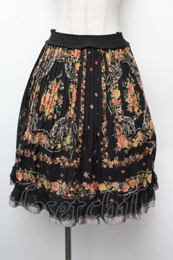 画像1: axes femme / スカーフ柄プリーツスカート  黒 S-26-01-10-062-AX-SK-HR-ZS (1)