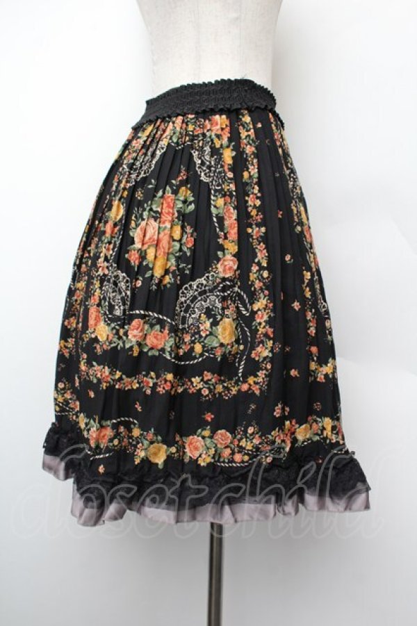 画像2: axes femme / スカーフ柄プリーツスカート  黒 S-26-01-10-062-AX-SK-HR-ZS (2)