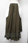 画像2: 中国ロリータ / エプロン付き裾刺繍ロングスカート  カーキｘ白 S-26-01-10-065-LO-SK-HR-ZS (2)