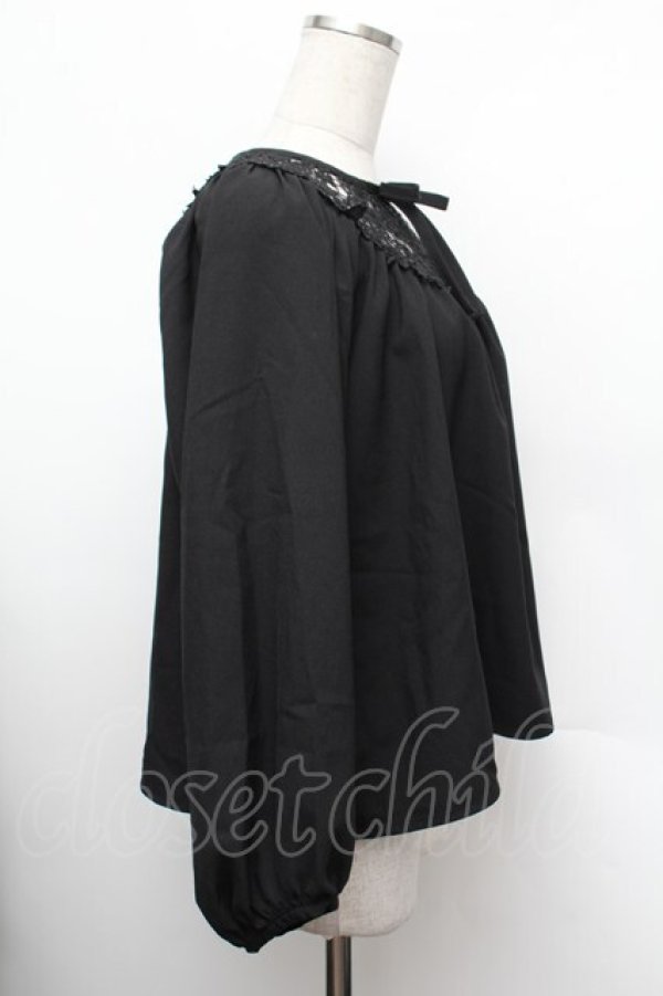 画像2: Fi.n.t / フラワーレース切り替えリボンブラウス  黒 S-26-01-13-013-CA-BL-HR-ZS (2)