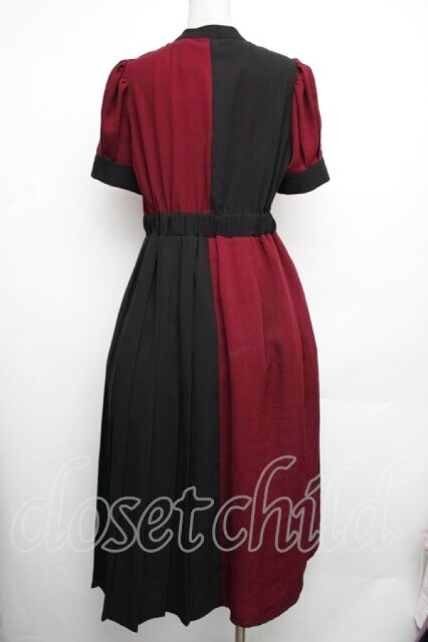 画像2: axes femme / バイカラープリーツワンピース F 黒×ワイン S-26-01-18-025-AX-OP-TE-ZS (2)
