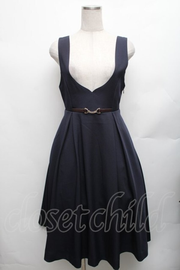 画像1: F i.n.t / チェーンビット使いディープVネックジャンパースカート  紺 S-26-01-23-035-CA-OP-HR-ZT033 (1)