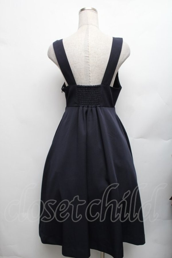 画像2: F i.n.t / チェーンビット使いディープVネックジャンパースカート  紺 S-26-01-23-035-CA-OP-HR-ZT033 (2)