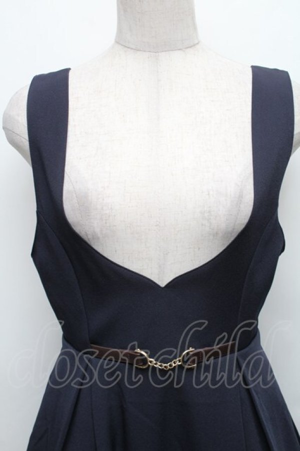 画像3: F i.n.t / チェーンビット使いディープVネックジャンパースカート  紺 S-26-01-23-035-CA-OP-HR-ZT033 (3)