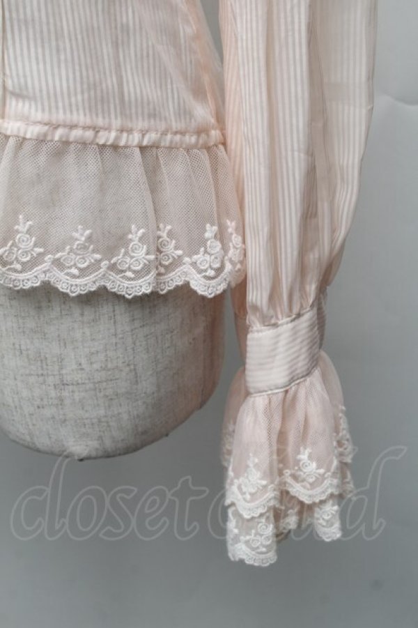 画像4: ALICE and the PIRATES / ストライプフリルブラウス  オフ S-26-01-23-007-PA-TO-AS-ZS (4)