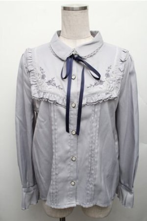 画像: axes femme / 襟付刺繍ブラウス  サックス S-26-01-26-016-AX-BL-AS-ZS