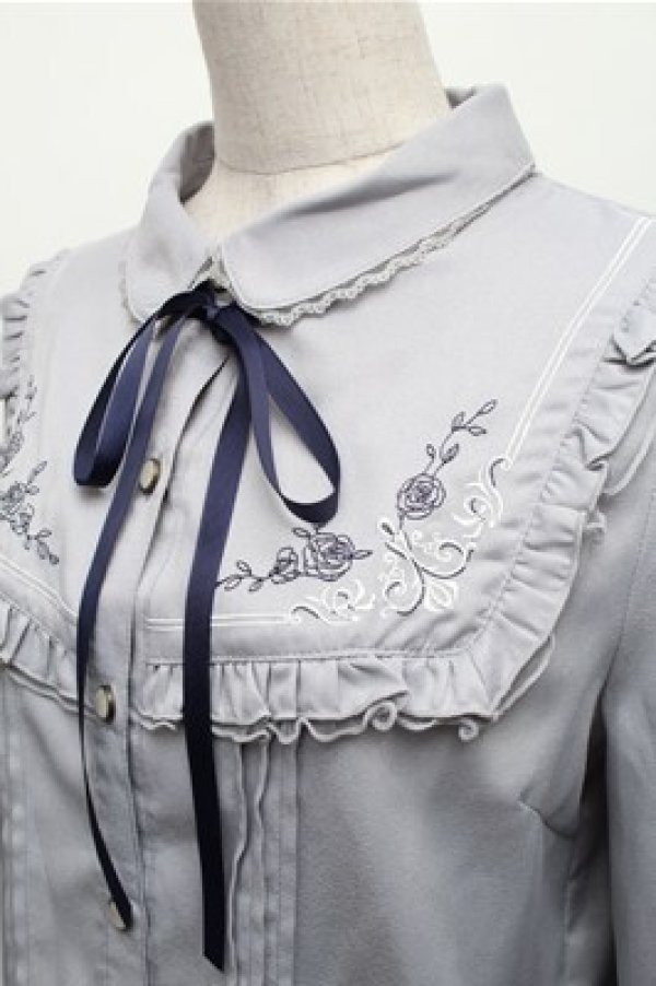 画像3: axes femme / 襟付刺繍ブラウス  サックス S-26-01-26-016-AX-BL-AS-ZS (3)