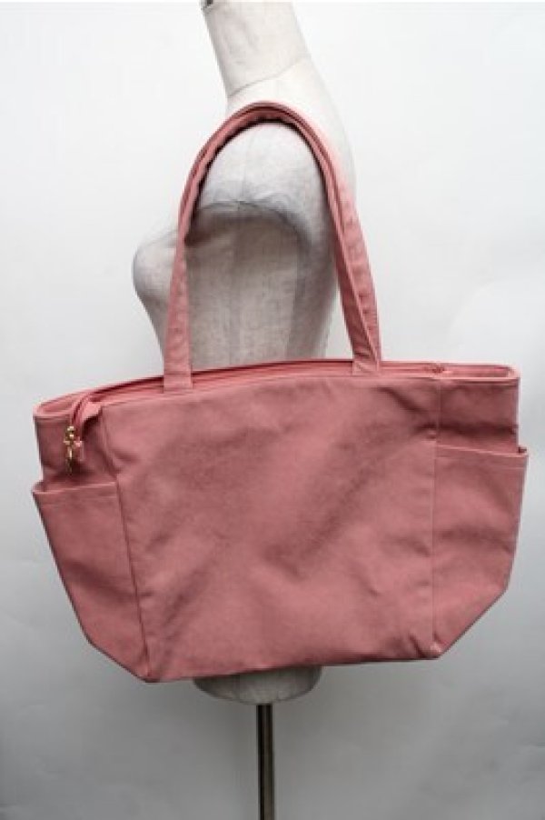 画像2: Maison de FLEUR / コスモス刺繍サイドポケットMトート  ダークピンク S-26-01-27-028-LO-BG-AS-ZS (2)