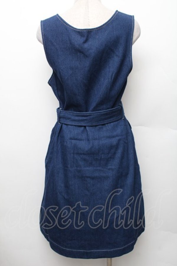 画像2: F i.n.t / 太ベルトVネックデニムジャンパースカート F ブルー S-26-01-28-029-CA-OP-TE-ZS (2)