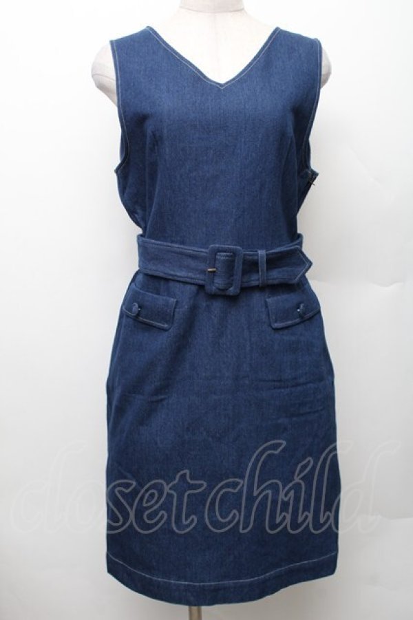 画像1: F i.n.t / 太ベルトVネックデニムジャンパースカート F ブルー S-26-01-28-029-CA-OP-TE-ZS (1)