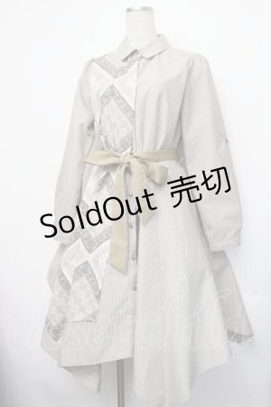 画像: axes femme / スカーフ柄切換シャツワンピ  カーキ S-26-01-29-044-AX-OP-AS-ZS