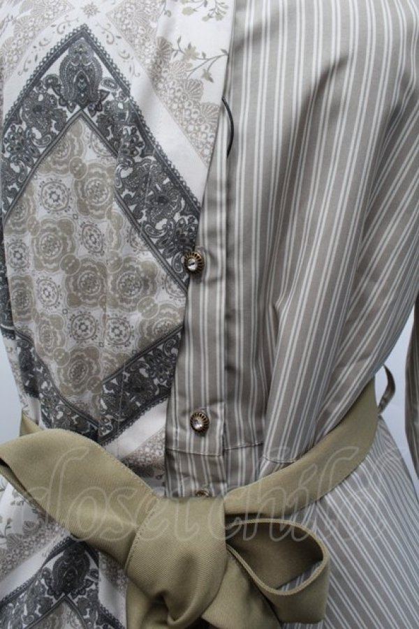 画像4: axes femme / スカーフ柄切換シャツワンピ  カーキ S-26-01-29-044-AX-OP-AS-ZS (4)