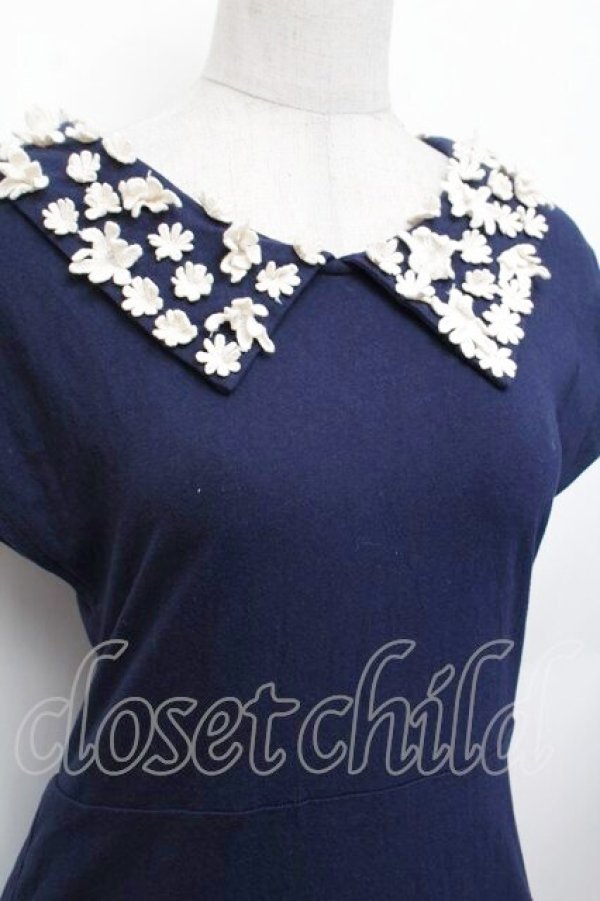 画像2: an another angelus / 花モチーフ襟ワンピース F ネイビー S-26-01-29-024-CA-OP-TE-ZS (2)