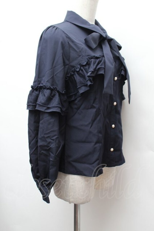 画像2: axes femme POETIQUE / フリルデコレーションブラウス  紺 S-26-02-04-008-AX-BL-HR-ZS (2)