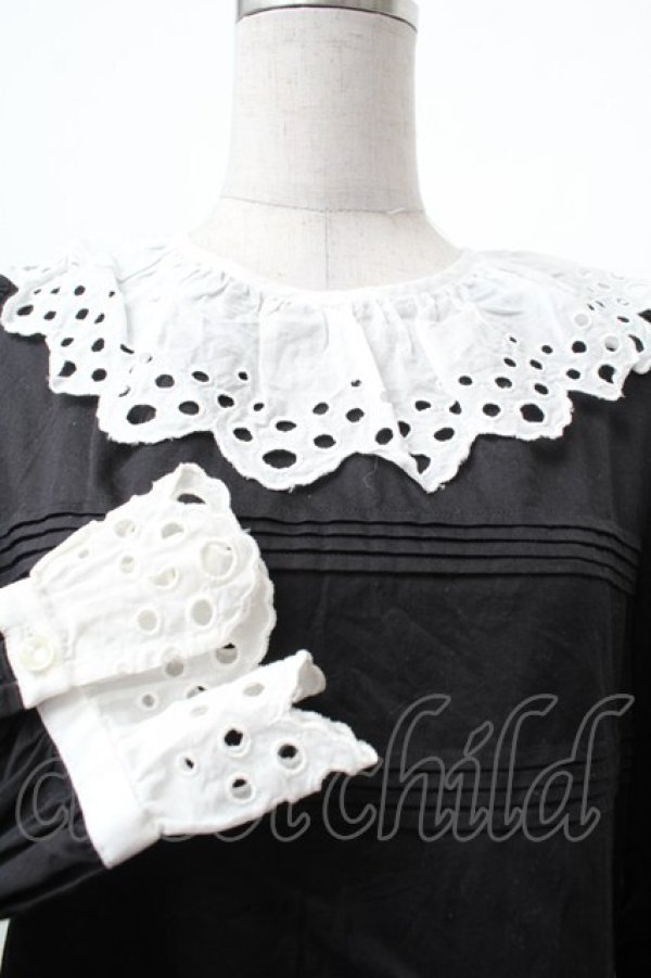 画像4: MILK / アイレットレースブラウス  黒ｘ白 S-26-02-05-033-ML-BL-AS-ZS (4)
