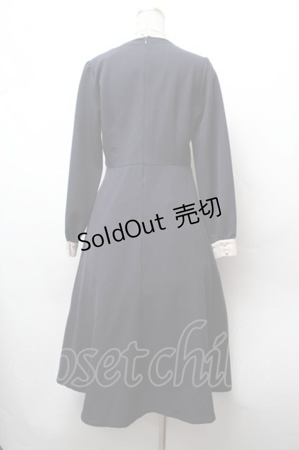 画像4: Fi.n.t / 絵画風ヨーク刺繍ワンピース  紺 S-26-02-05-036-CA-OP-AS-ZS (4)