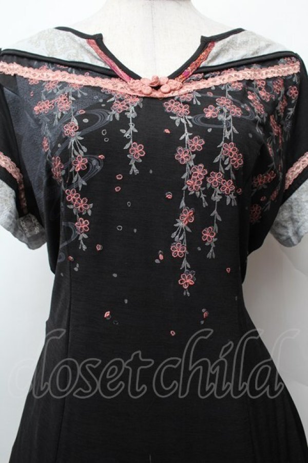 画像2: Ozz oneste / 桜刺繍チャイナワンピース  黒 S-26-02-05-039-OO-OP-AS-ZS (2)