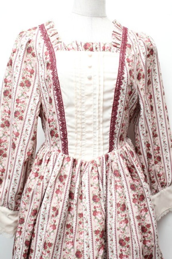 画像3: axes femme kawaii / ストライプローズ柄ワンピース  ベージュｘワイン S-26-02-05-045-AX-OP-AS-ZS (3)