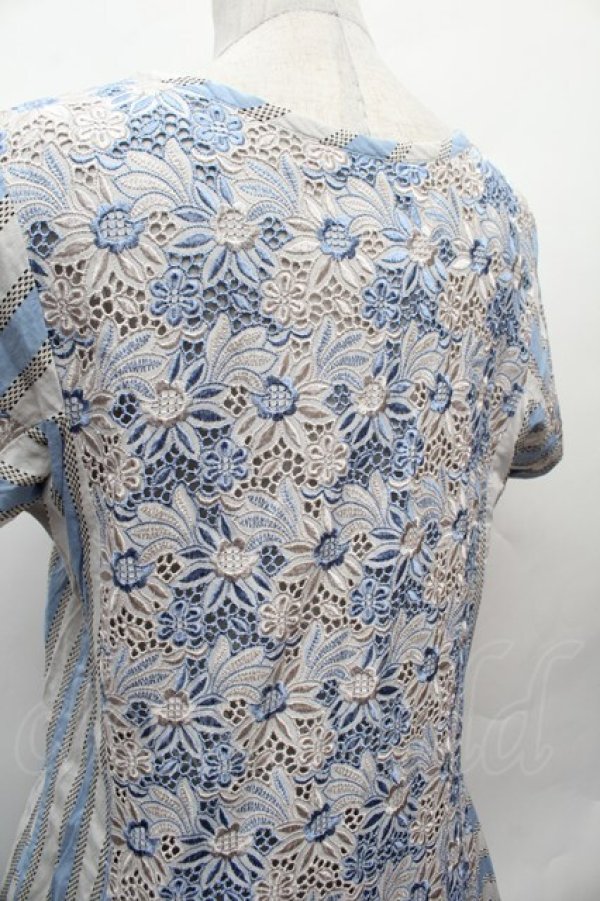 画像5: Jane Marple Dans Le Salon / 刺繍ストライプワンピース  サックスｘグレー S-26-02-05-049-JM-OP-AS-ZS (5)