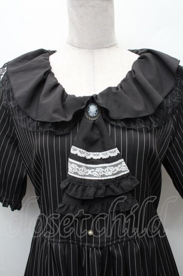 画像3: axes femme / ジャボブローチ付ワンピース  黒 S-26-02-10-060-AX-OP-HR-ZS (3)