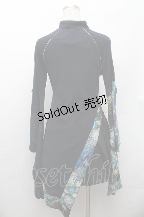 画像2: Qutie Frash / 龍ptレイヤード風和柄チュニックワンピース  黒ｘブルー S-26-02-11-056-QU-OP-HR-ZS (2)