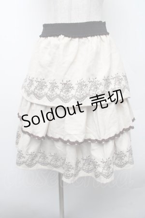 画像: axes femme / 刺繍入ティアードスカート  オフ S-26-02-13-053-AX-CO-AS-ZS