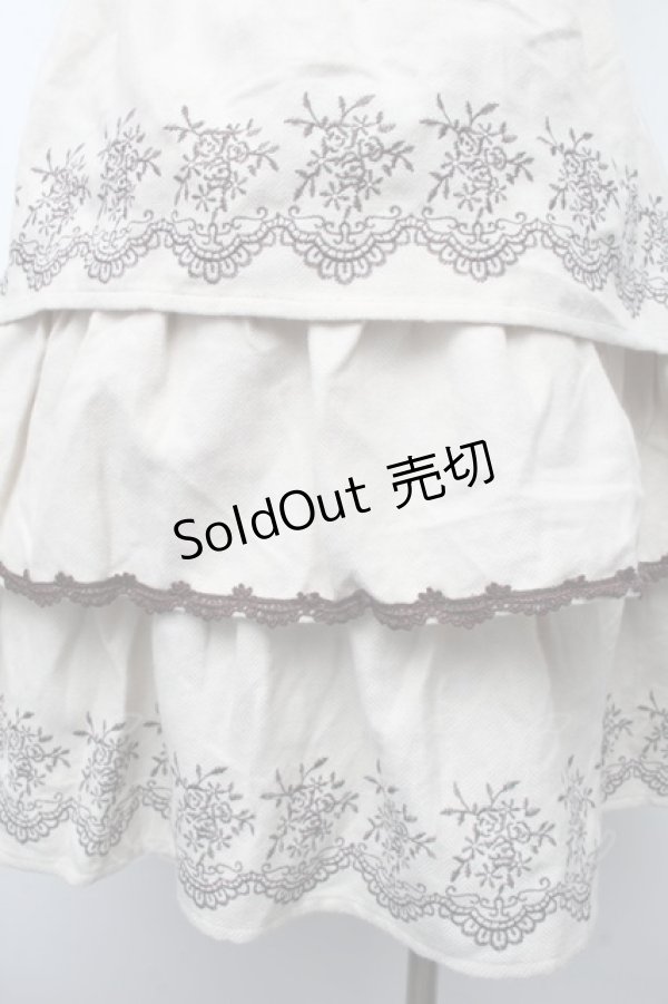 画像2: axes femme / 刺繍入ティアードスカート  オフ S-26-02-13-053-AX-CO-AS-ZS (2)