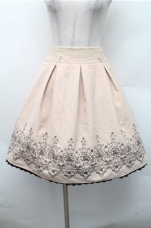 画像: axes femme / ベルト付刺繍タックスカート  ベージュ S-26-02-17-054-AX-SK-HR-ZS