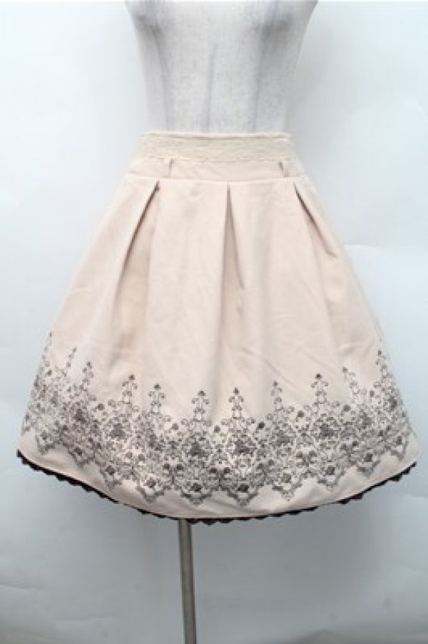 画像1: axes femme / ベルト付刺繍タックスカート  ベージュ S-26-02-17-054-AX-SK-HR-ZS (1)