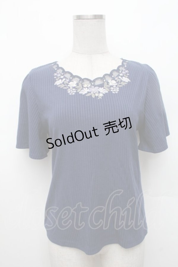 画像1: axes femme / 花刺繍スカラップレースプルオーバー  紺 S-26-02-18-045-AX-TO-HR-ZS (1)