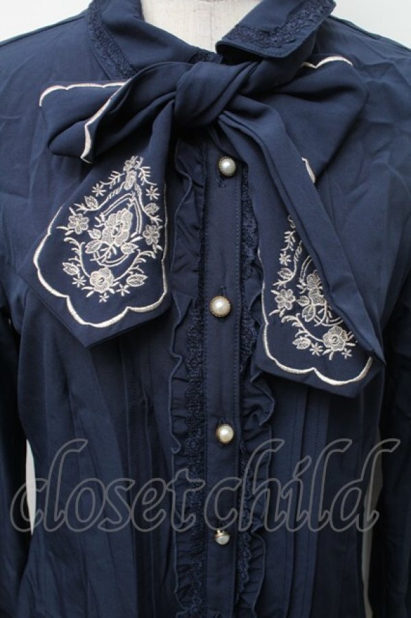 画像3: axes femme / 刺繍リボンブラウス  紺 S-26-02-18-046-AX-BL-HR-ZS (3)