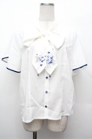 画像: axes femme / 紫陽花刺繍リボンブラウス  白 S-26-02-20-015-AX-BL-HR-ZS