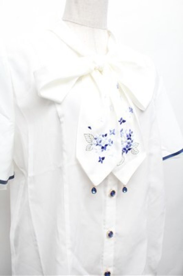 画像2: axes femme / 紫陽花刺繍リボンブラウス  白 S-26-02-20-015-AX-BL-HR-ZS (2)