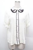 画像1: axes femme POETIQUE / ミッキー&ミニー刺繍襟半袖ブラウス  オフ S-26-02-20-017-AX-BL-AS-ZS (1)