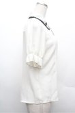 画像3: axes femme POETIQUE / ミッキー&ミニー刺繍襟半袖ブラウス  オフ S-26-02-20-017-AX-BL-AS-ZS (3)