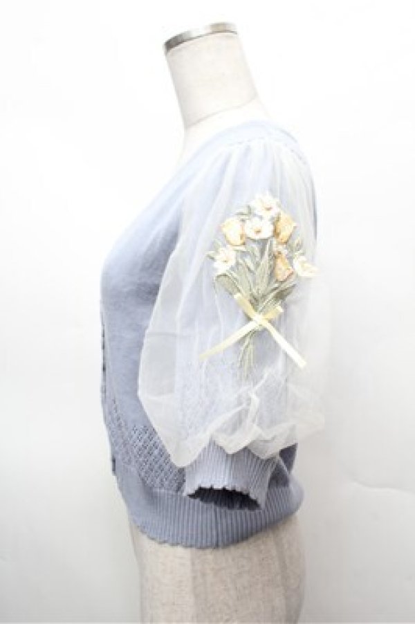 画像2: axes femme / ブーケ刺繍ショートカーデ  サックス S-26-02-22-034-AX-TO-AS-ZS (2)