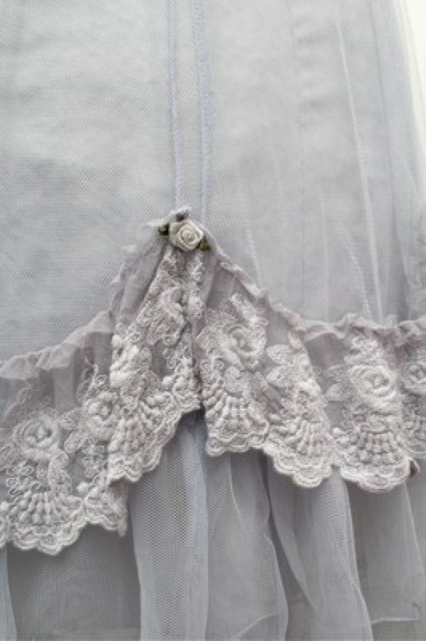 画像2: axes femme / ローズ付ドレープチュールスカート  サックス S-26-02-22-062-AX-SK-AS-ZS (2)