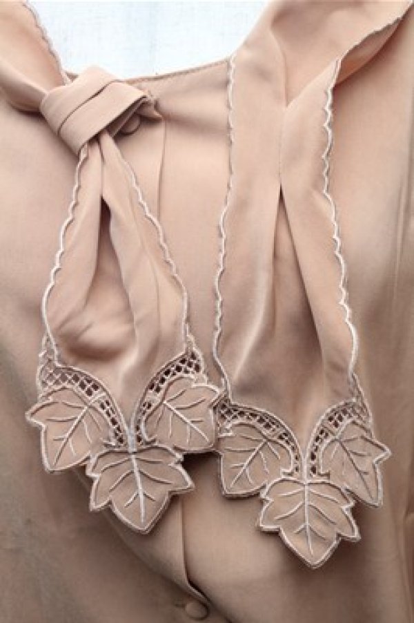 画像3: an another angelus / フォールリーフカットワークボウタイブラウス【洗える】 F ブラウン S-26-02-23-035-CA-BL-TE-ZS (3)