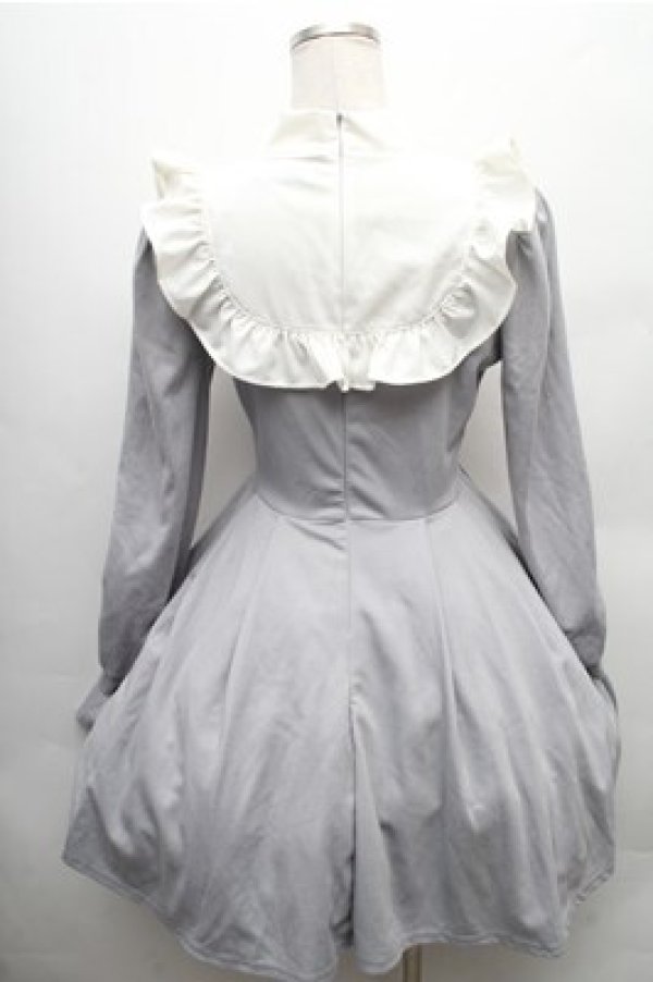 画像2: Ank Rouge / ヨークフリルリボンタイカットワンピース  グレーｘ白 S-26-02-23-046-CA-OP-HR-ZS (2)