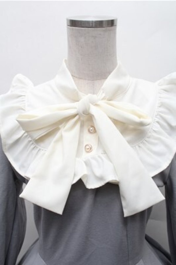 画像3: Ank Rouge / ヨークフリルリボンタイカットワンピース  グレーｘ白 S-26-02-23-046-CA-OP-HR-ZS (3)