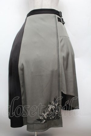 画像: axes femme / 刺繍入バイカラーアシメスカート  カーキ S-26-02-25-058-AX-SK-AS-ZS