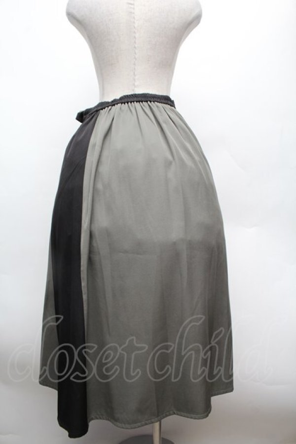 画像3: axes femme / 刺繍入バイカラーアシメスカート  カーキ S-26-02-25-058-AX-SK-AS-ZS (3)