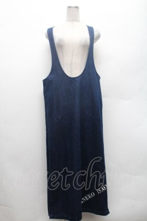 画像: KANEKO ISAO / 裾ロゴ刺繍デニムジャンパースカート  青デニム S-26-02-26-029-EL-OP-SA-ZS