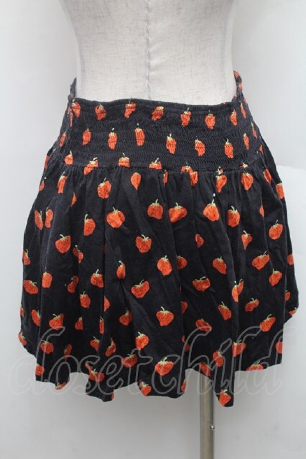 画像2: Candy Stripper / いちご柄スカート  黒 S-26-02-28-056-PU-SK-HR-ZS (2)
